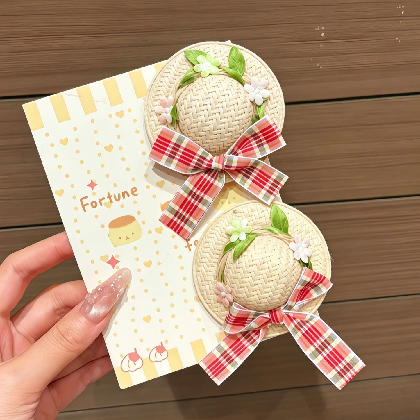 Girls Mini Straw Hat Hair Clip with Floral & Plaid Bow Design – Cute Hair Accessory